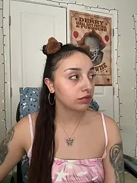 Snapshot of CharmingMaddie chatting on April 2026 07:07:02 PM CharmingMaddie online show from April 2026 07:07:02 PM