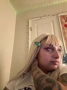 CharmingMaddie online show from April 2026 05:35:01 AM