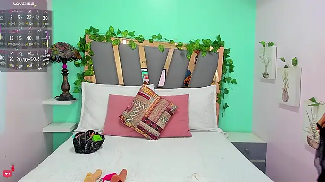 Violett Salvatore online show from March 2026 04:55:01 PM