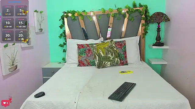 Violett Salvatore online show from March 2026 04:10:01 PM