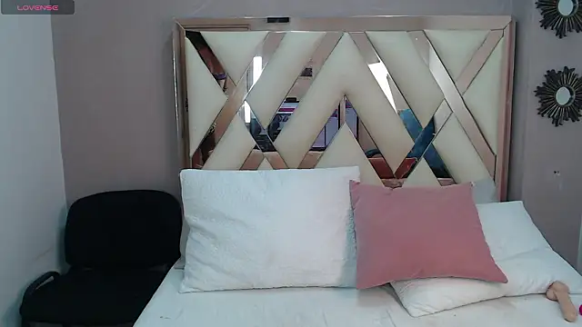 Violett Salvatore online show from February 2026 04:50:02 PM