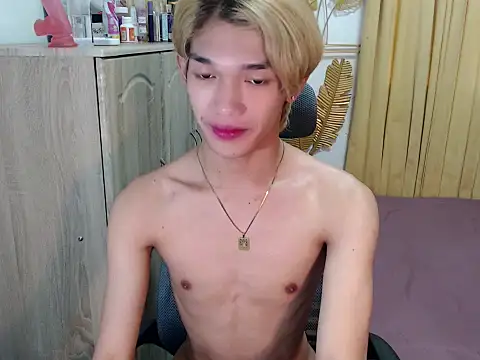 Snapshot of fuckerfriendsxx chatting on June 2026 06:24:02 AM fuckerfriendsxx online show from June 2026 06:24:02 AM