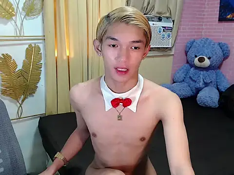 Snapshot of fuckerfriendsxx chatting on April 2026 10:38:01 PM fuckerfriendsxx online show from April 2026 10:38:01 PM