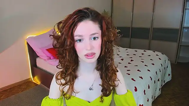 ChristinaConteeree online show from April 2026 07:21:02 PM