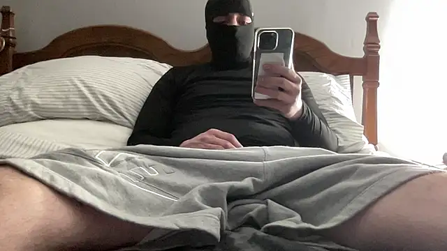 Snapshot of UncutMagic chatting on January 2026 01:12:02 AM UncutMagic online show from January 2026 01:12:02 AM