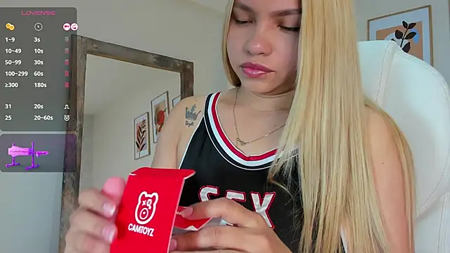 victoria giraldo online show from November 2025 06:46:01 AM