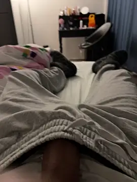 Snapshot of Frankieyyy1 chatting on December 2025 08:19:01 PM Frankieyyy1 online show from December 2025 08:19:01 PM