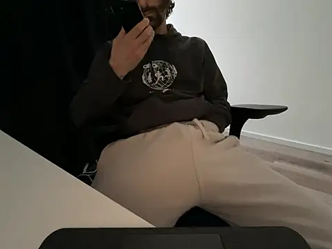 Frankieyyy1 online show from April 2026 06:36:01 PM