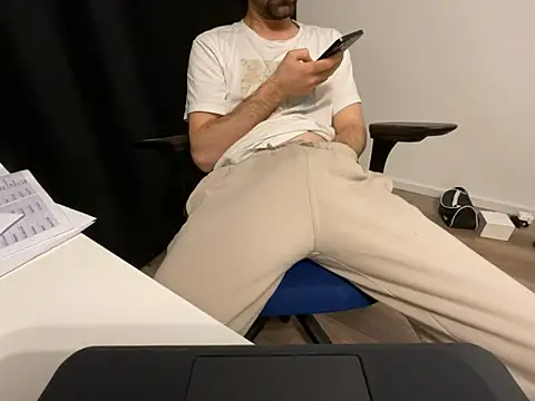 Frankieyyy1 online show from April 2026 10:06:02 PM