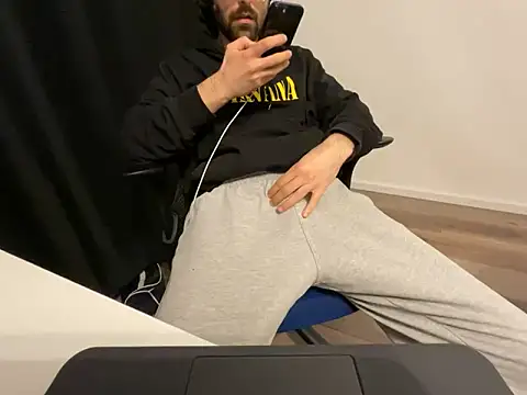 Frankieyyy1 online show from April 2026 07:09:02 PM