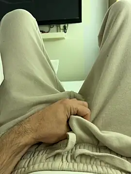 Snapshot of Frankieyyy1 chatting on November 2025 10:30:01 AM Frankieyyy1 online show from November 2025 10:30:01 AM