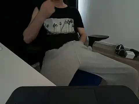 Frankieyyy1 online show from April 2026 05:32:01 PM