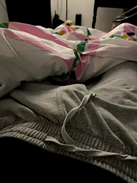 Snapshot of Frankieyyy1 chatting on December 2025 10:44:01 PM Frankieyyy1 online show from December 2025 10:44:01 PM