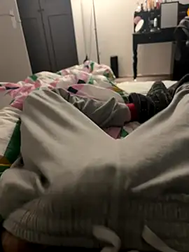 Snapshot of Frankieyyy1 chatting on December 2025 08:58:02 PM Frankieyyy1 online show from December 2025 08:58:02 PM