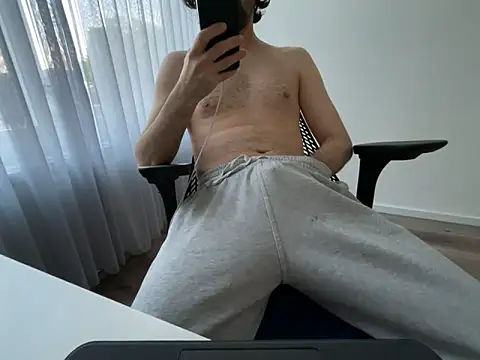 Frankieyyy1 online show from May 2026 04:05:01 AM