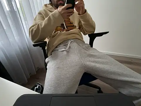 Frankieyyy1 online show from May 2026 05:34:02 AM