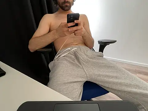 Frankieyyy1 online show from May 2026 08:08:01 AM