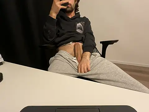 Frankieyyy1 online show from May 2026 12:52:02 AM