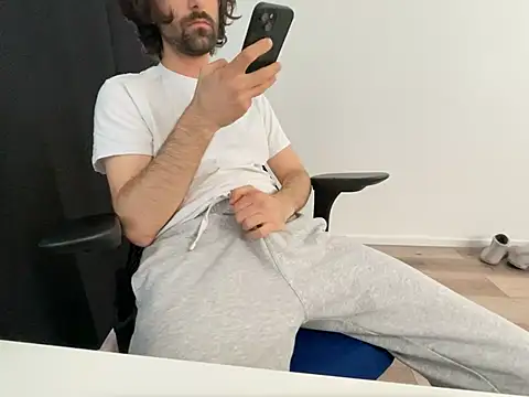 Frankieyyy1 online show from May 2026 03:10:01 PM