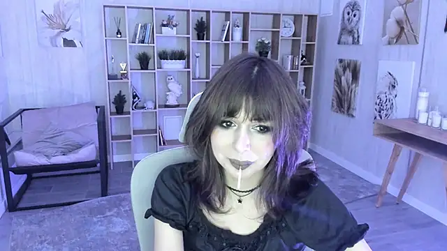 Snapshot of CrystallBloom chatting on October 2025 04:17:02 PM CrystallBloom online show from October 2025 04:17:02 PM