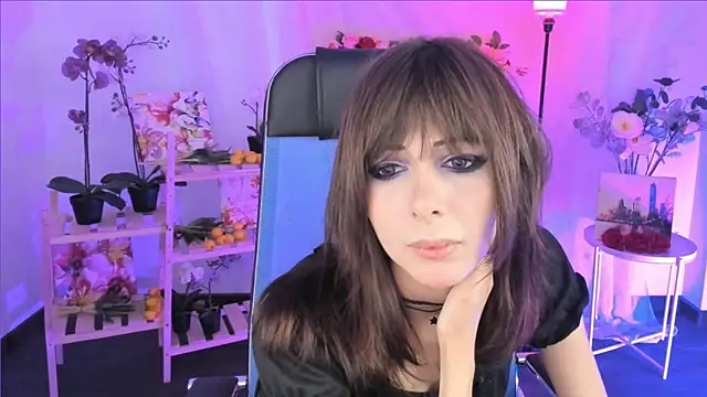 CrystallBloom online show from December 2025 07:26:01 PM