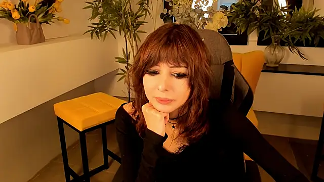 Snapshot of CrystallBloom chatting on September 2025 01:22:02 PM CrystallBloom online show from September 2025 01:22:02 PM