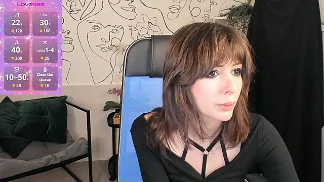 Snapshot of CrystallBloom chatting on September 2025 01:21:02 AM CrystallBloom online show from September 2025 01:21:02 AM