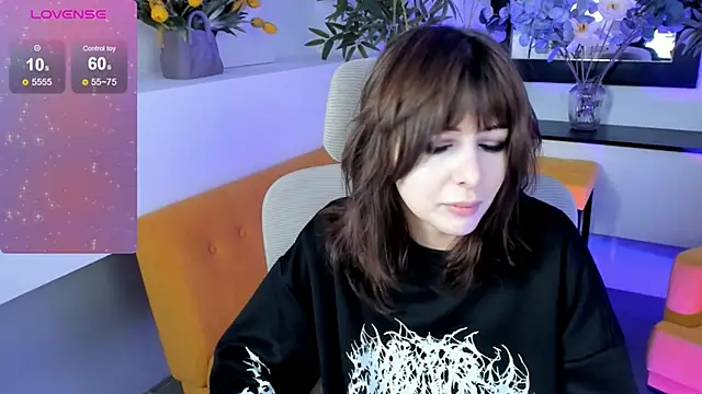 Snapshot of CrystallBloom chatting on October 2025 02:23:01 AM CrystallBloom online show from October 2025 02:23:01 AM