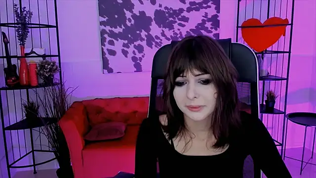 Snapshot of CrystallBloom chatting on October 2025 01:40:02 AM CrystallBloom online show from October 2025 01:40:02 AM