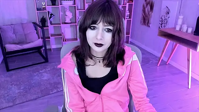 Snapshot of CrystallBloom chatting on October 2025 01:42:01 AM CrystallBloom online show from October 2025 01:42:01 AM