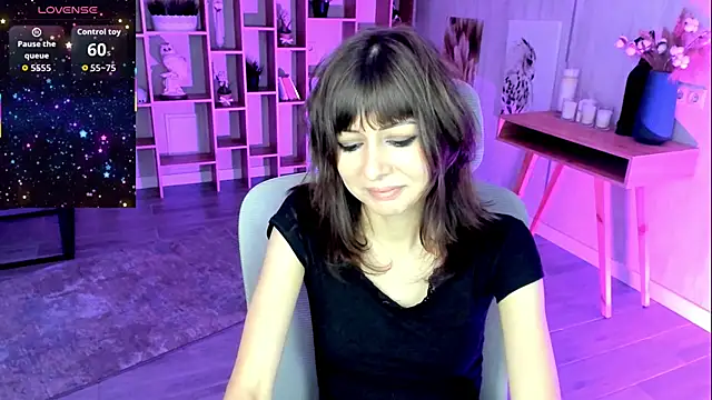 Snapshot of CrystallBloom chatting on November 2025 01:16:02 PM CrystallBloom online show from November 2025 01:16:02 PM