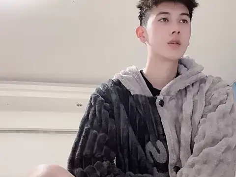 xiaojie2563 online show from November 2025 11:10:02 AM