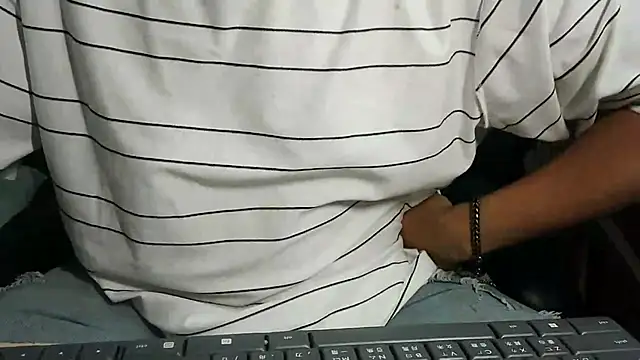 Snapshot of bigbb101011 chatting on November 2025 01:50:02 PM bigbb101011 online show from November 2025 01:50:02 PM