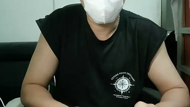 Snapshot of bigbb101011 chatting on December 2025 02:39:01 PM bigbb101011 online show from December 2025 02:39:01 PM