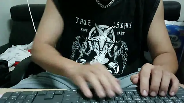 Snapshot of bigbb101011 chatting on October 2025 03:20:01 PM bigbb101011 online show from October 2025 03:20:01 PM