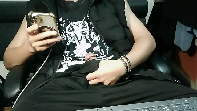 Snapshot of bigbb101011 chatting on January 2026 04:25:02 PM bigbb101011 online show from January 2026 04:25:02 PM