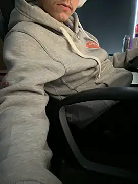 solooboy18 online show from September 2025 11:50:02 AM