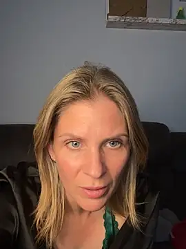 Lexi-Lux-X online show from October 2025 01:07:02 AM