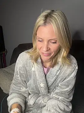 Lexi-Lux-X online show from November 2025 03:56:01 AM