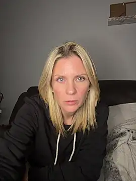 Lexi-Lux-X online show from November 2025 03:06:01 AM