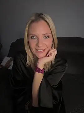 Lexi-Lux-X online show from November 2025 02:05:02 AM