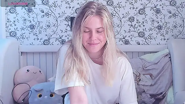Snapshot of AngelAnty chatting on June 2026 01:05:01 PM AngelAnty online show from June 2026 01:05:01 PM