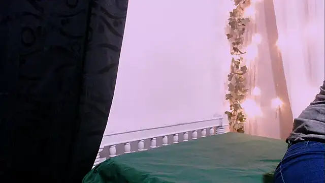 Snapshot of angelainparis28 chatting on December 2025 05:23:02 AM angelainparis28 online show from December 2025 05:23:02 AM