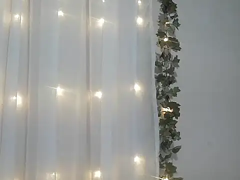 Snapshot of angelainparis28 chatting on November 2025 04:44:01 AM angelainparis28 online show from November 2025 04:44:01 AM