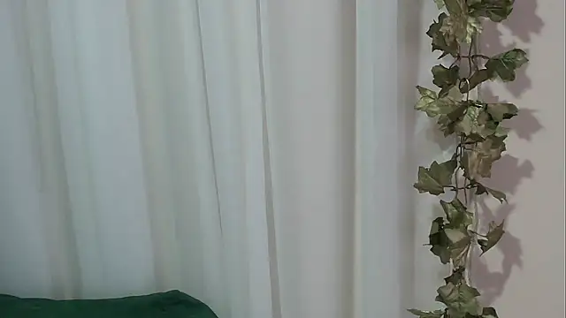Snapshot of angelainparis28 chatting on October 2025 06:04:02 AM angelainparis28 online show from October 2025 06:04:02 AM