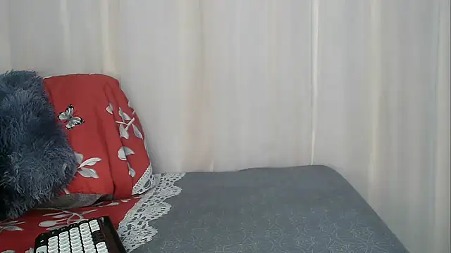 Snapshot of angelainparis28 chatting on November 2025 07:02:01 AM angelainparis28 online show from November 2025 07:02:01 AM