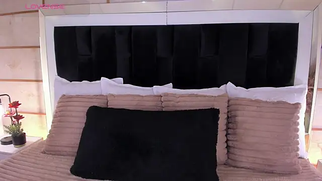 GretaVelvet online show from July 2026 07:03:01 PM