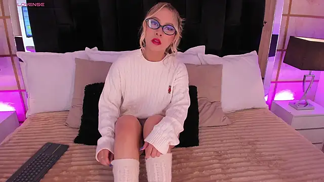 Snapshot of GretaVelvet chatting on December 2025 07:35:01 PM GretaVelvet online show from December 2025 07:35:01 PM