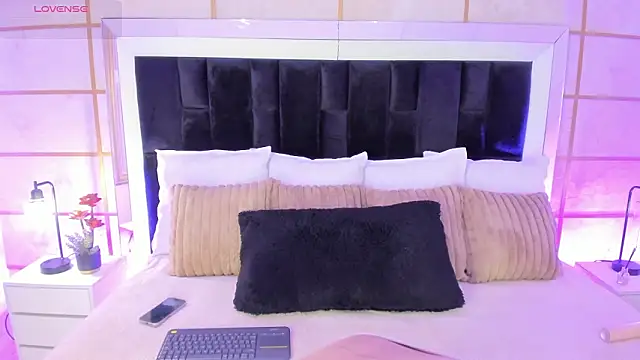 GretaVelvet online show from February 2026 07:35:01 PM