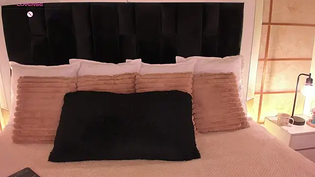 GretaVelvet online show from April 2026 07:28:02 PM